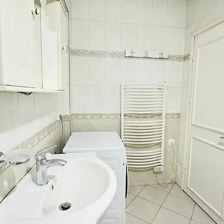 Families Or Friends 24-7 Selfcheck In Apartment Tirana