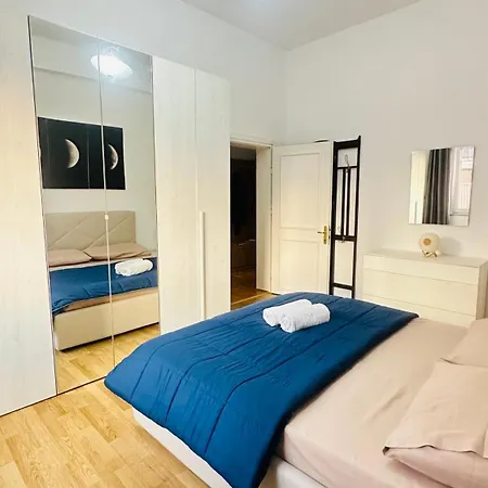 Families Or Friends 24-7 Selfcheck In Apartament