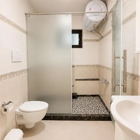 4 Min Walk To Skanderbeg Square Appartement Tirana