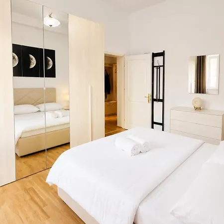 Appartement 4 Min Walk To Skanderbeg Square Tirana