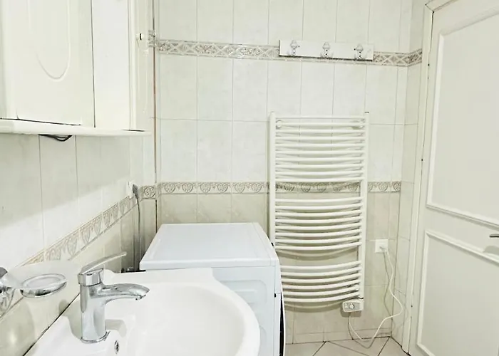 Families Or Friends 24-7 Selfcheck In Apartmán Tirana